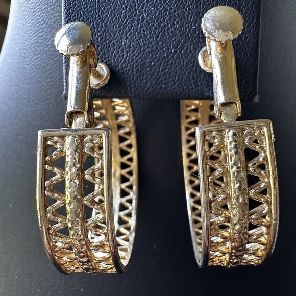 Vintage Earrings Filigree Hoop Women's Gold Tone Fashion Jewelry Huggie Srewback - Picture 2 of 9